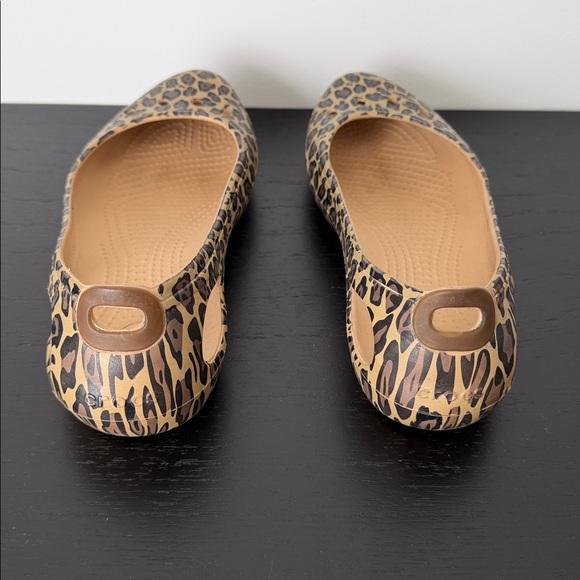 Crocs Kadee Leopard Print Waterproof Flats‎ Size 8W - Picture 4 of 9
